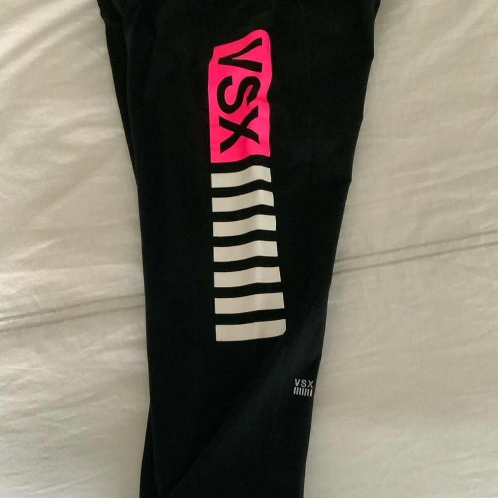 VIctoria Secret’s Knockout Capri VSX Leggings